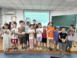 制造启蒙少年智传送带牵强国梦