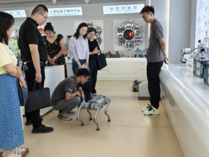 银川市行政审批局一行莅临银川市青少年科技辅导员协会考察调研